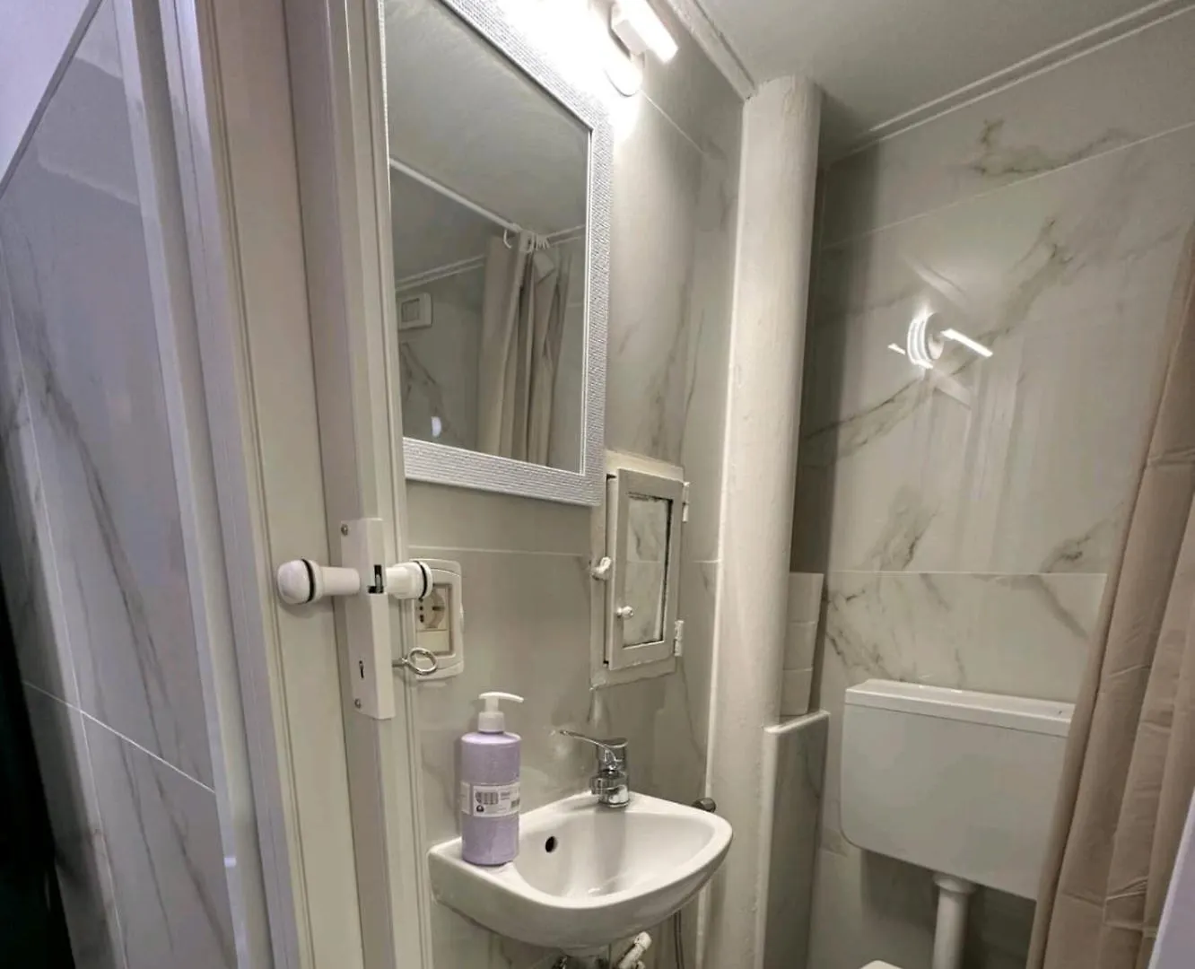 Anitasuiterooms Naples Apartment