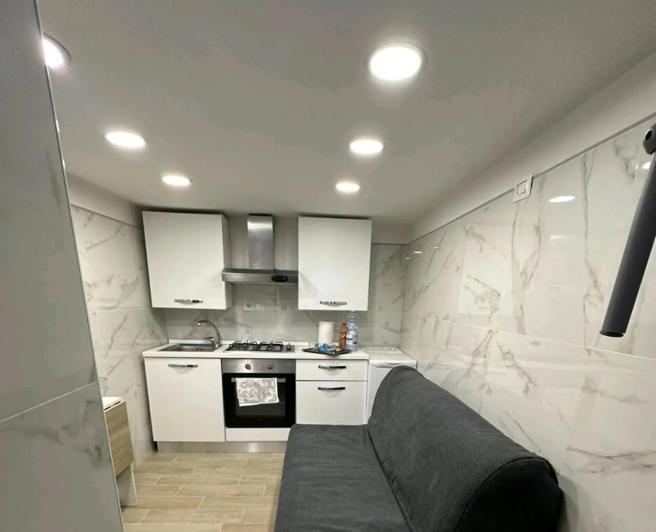 Apartment Anitasuiterooms Naples Italy