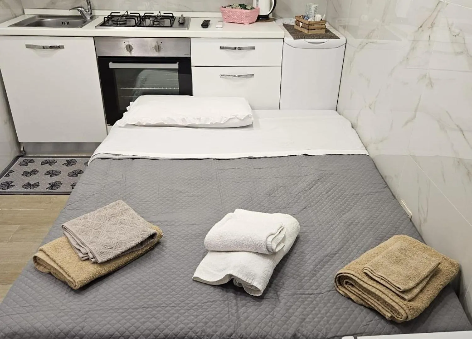Anitasuiterooms Naples Italy
